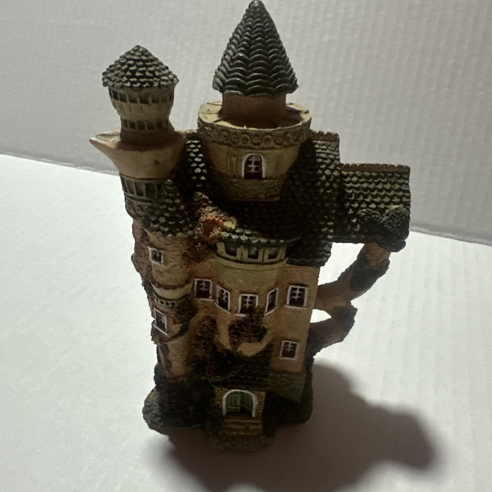 FAIRYTALE VILLAGE RESIN TEAPOT CASTLE MINIATURE FIGURINE